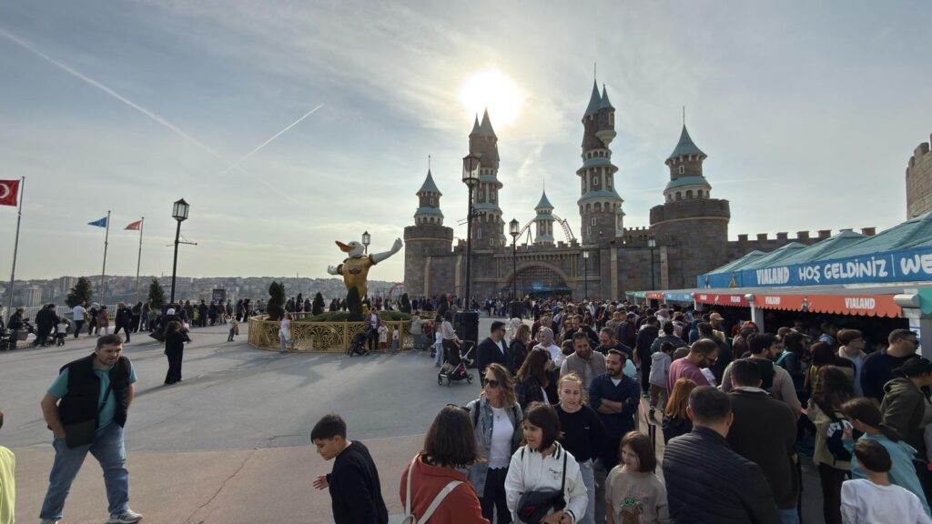 Vialand Tema Park’ın Öğretmenlere Özel Kampanyası Yoğun İlgi ile Karşılandı