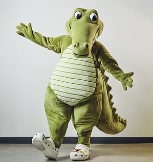 Crocs, Logosundaki Timsahı İşe Aldı